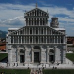 La sontuosa facciata della Cattedrale di Santa Maria Assunta