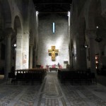 Le tre navate della chiesa