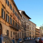 una "sinuosa" curva in via Santa Maria